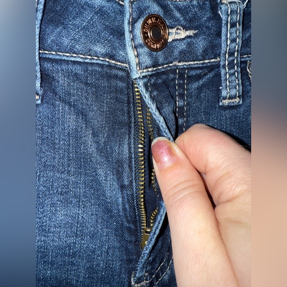 Silver Jeans Avery Capri women’s sz 27 style L44922EGX396 distressed - Picture 7 of 10